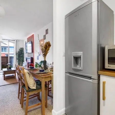 Chinese Suite - Sleeps/8 + Free Parking + Games + Netflix- Coffee Machine 家庭 Birmingham Exterior photo