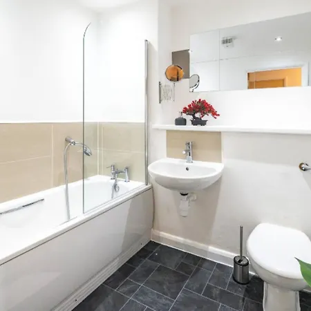Chinese Suite - Sleeps/8 + Free Parking + Games + Netflix- Coffee Machine 家庭 Birmingham Exterior photo
