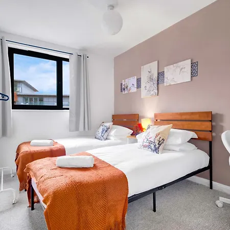 Chinese Suite - Sleeps/8 + Free Parking + Games + Netflix- Coffee Machine 家庭 Birmingham Exterior photo